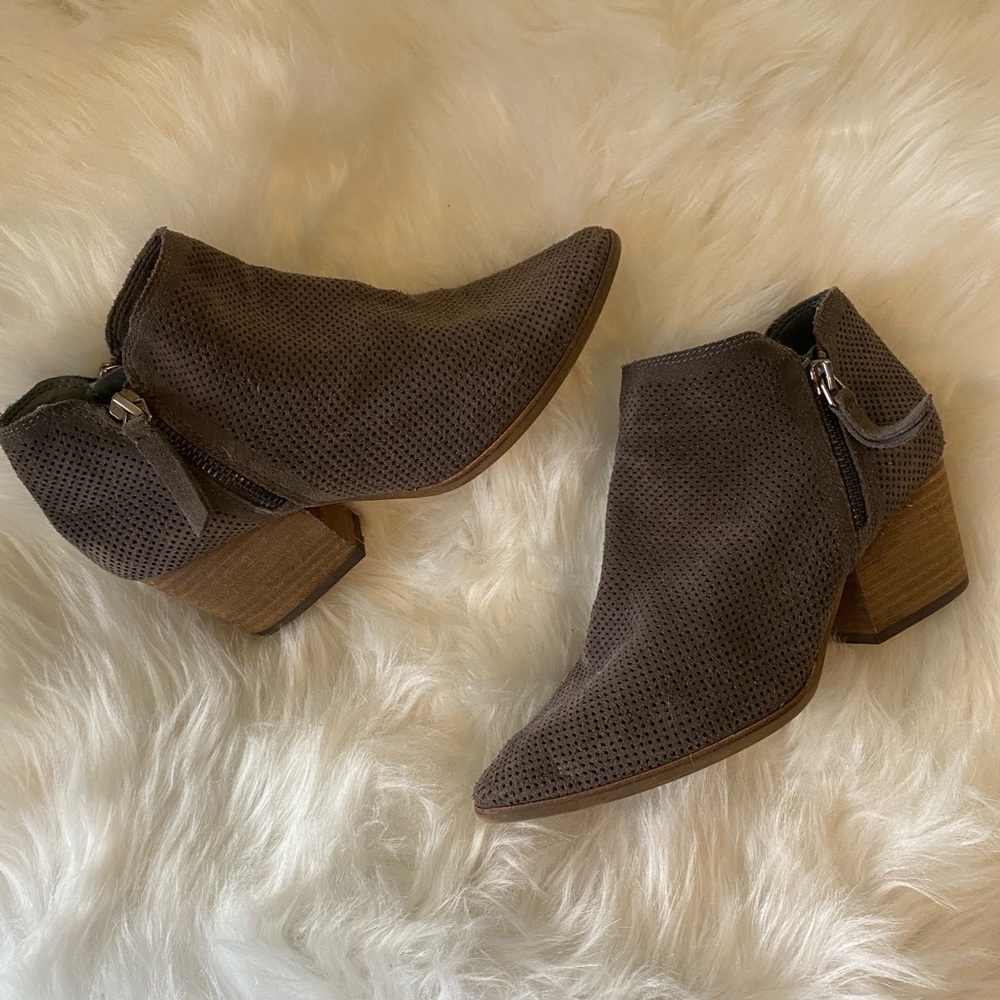 Vince Camuto Nethera Ankle Booties 6 1/2